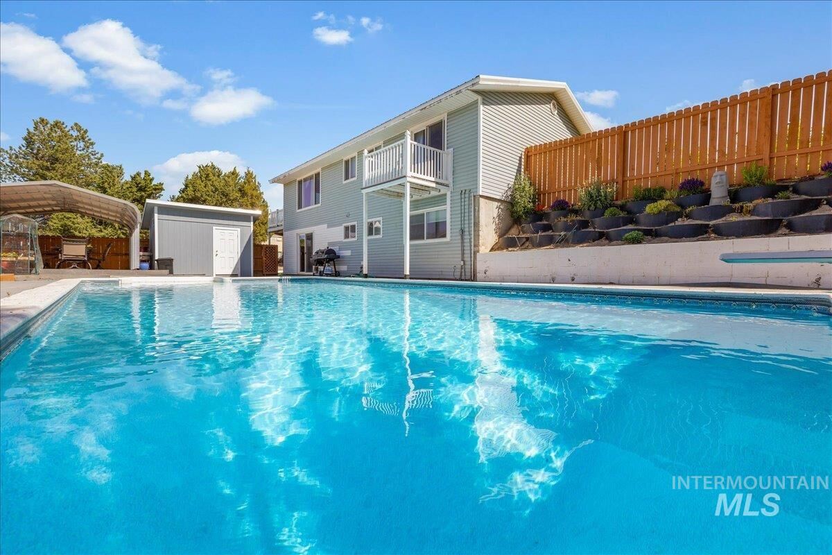 Property Photo:  906 N 9th St  ID 83660-5900 