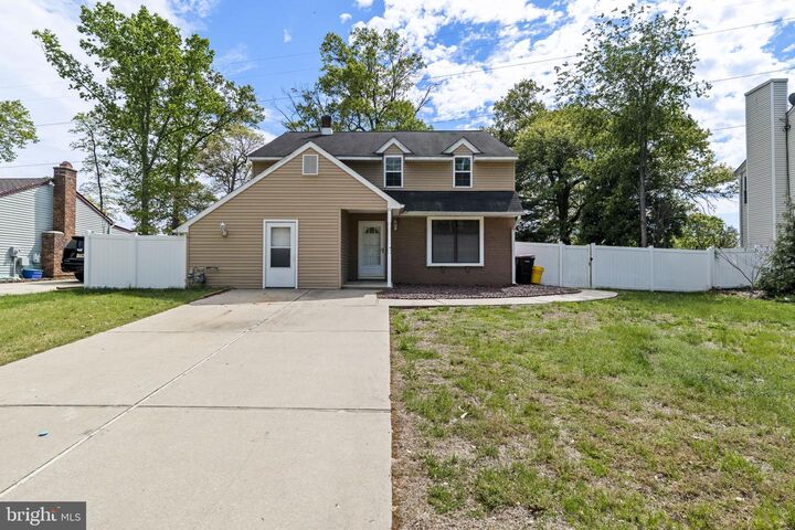 Property Photo:  6 Mary Ellen Lane  NJ 08081 