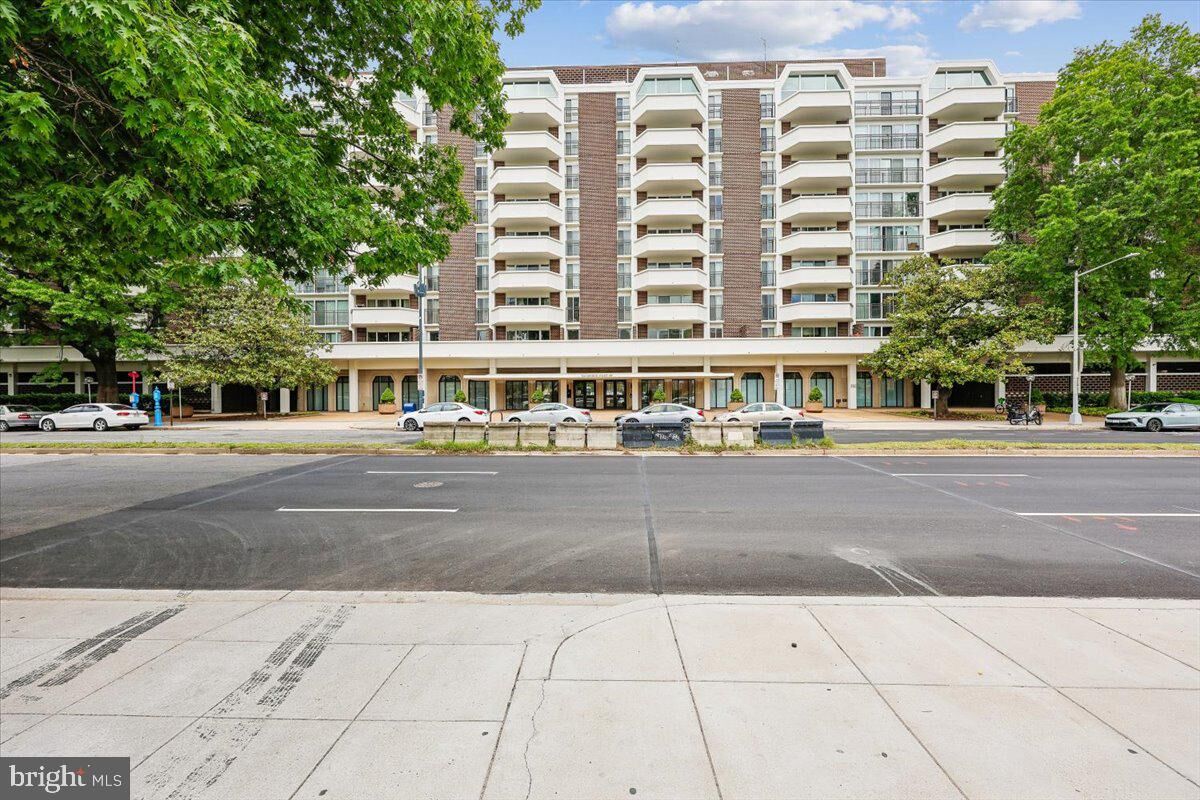 Property Photo: 700 7th Street SW 324 DC 20024