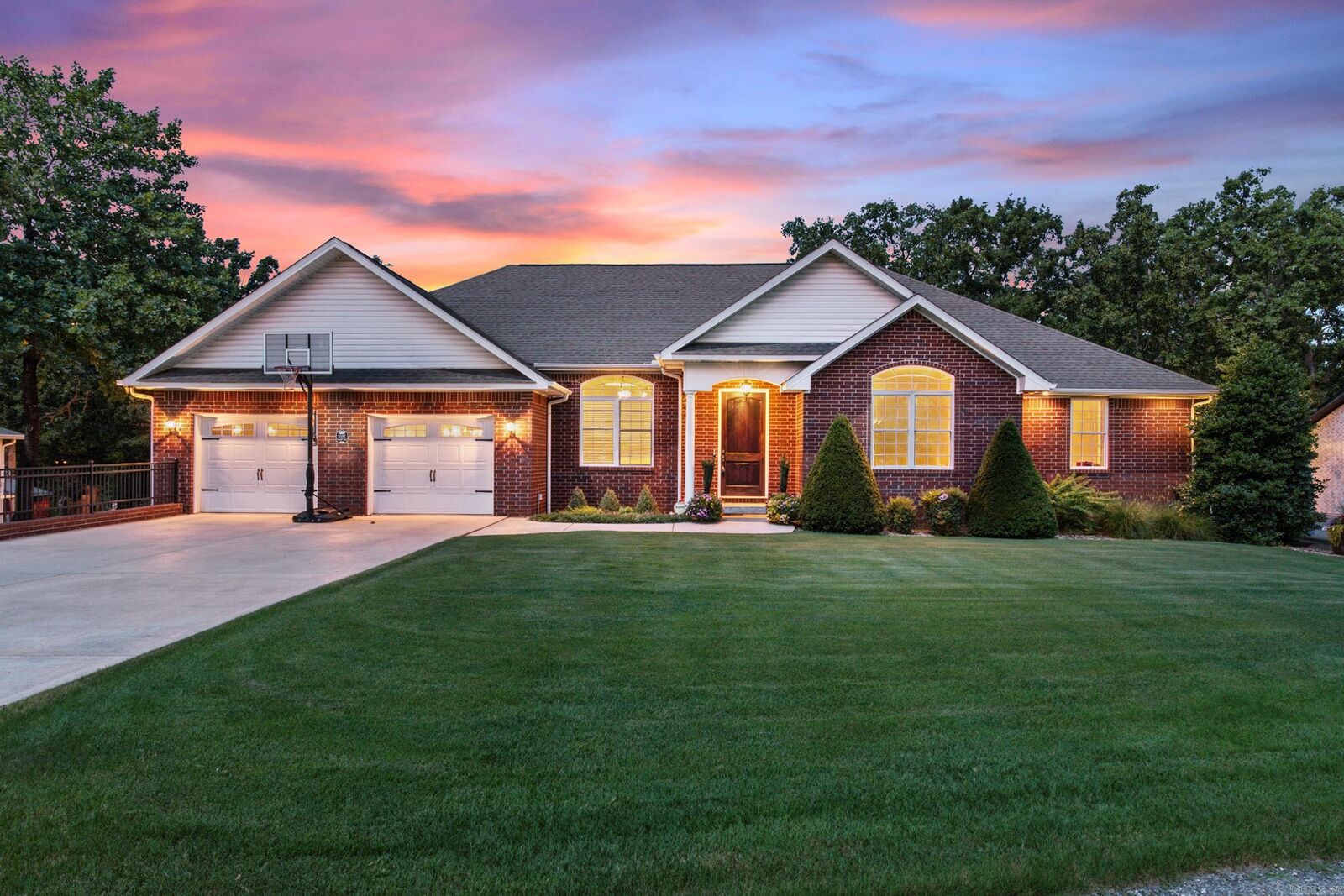 Property Photo: 2027 Shadow Oak Drive AR 72653