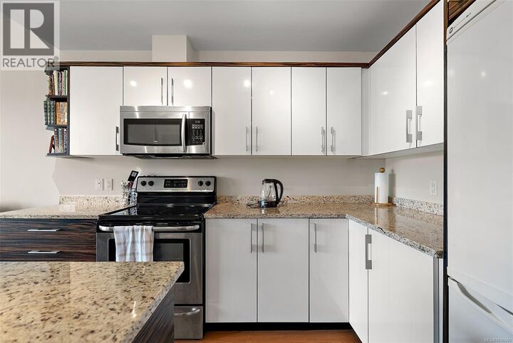 Property Photo: 4040 Borden Street 405 BC V8X 2E9