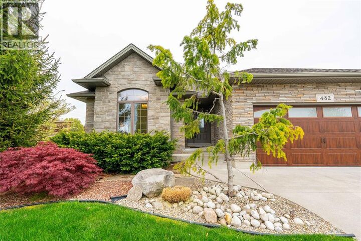 Photo de la propriété:  482 Autumn Breeze Drive  ON N7S 0C4 