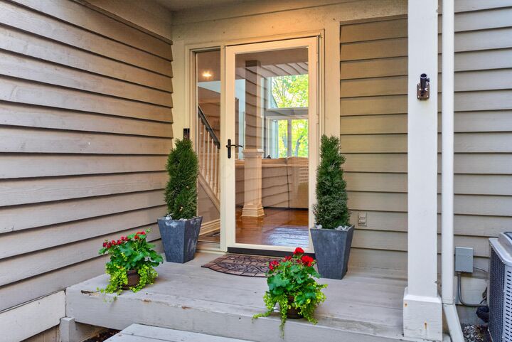 Property Photo: 6029 Glenbarr Place OH 43017