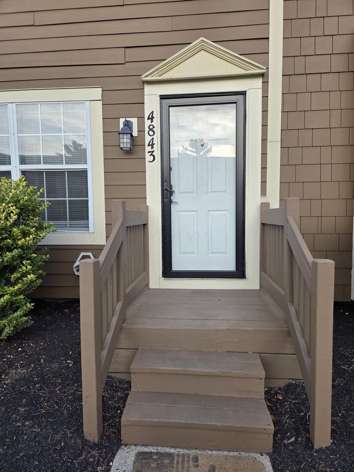 Property Photo:  4843 Stoneybrook Boulevard  OH 43026 
