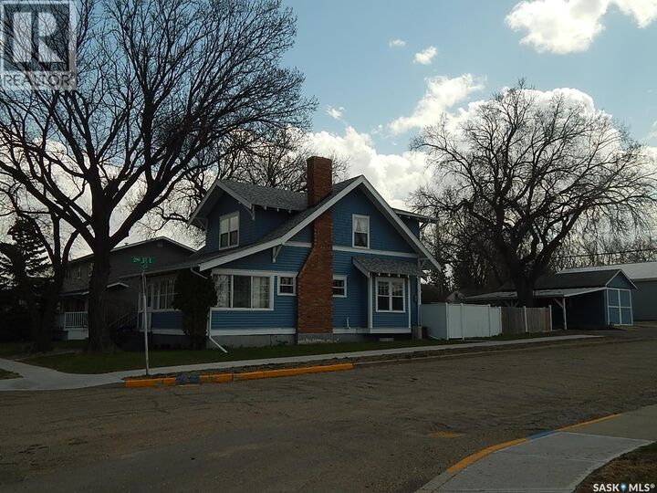 Property Photo:  300 4th Avenue E  SK S0H 0B0 