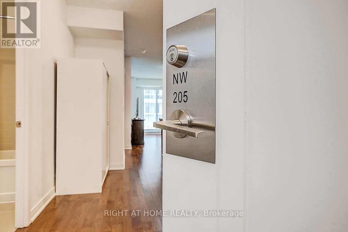 Property Photo:  9201 Yonge Street 205  ON L4C 1H9 