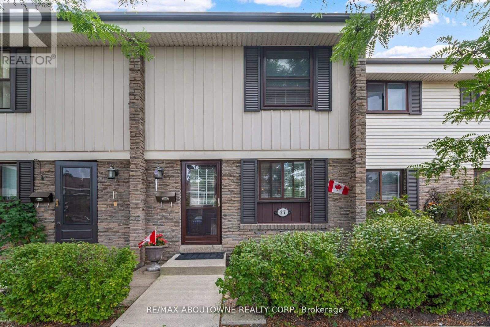 Property Photo:  2779 Gananoque Drive 27  ON L5N 2E4 