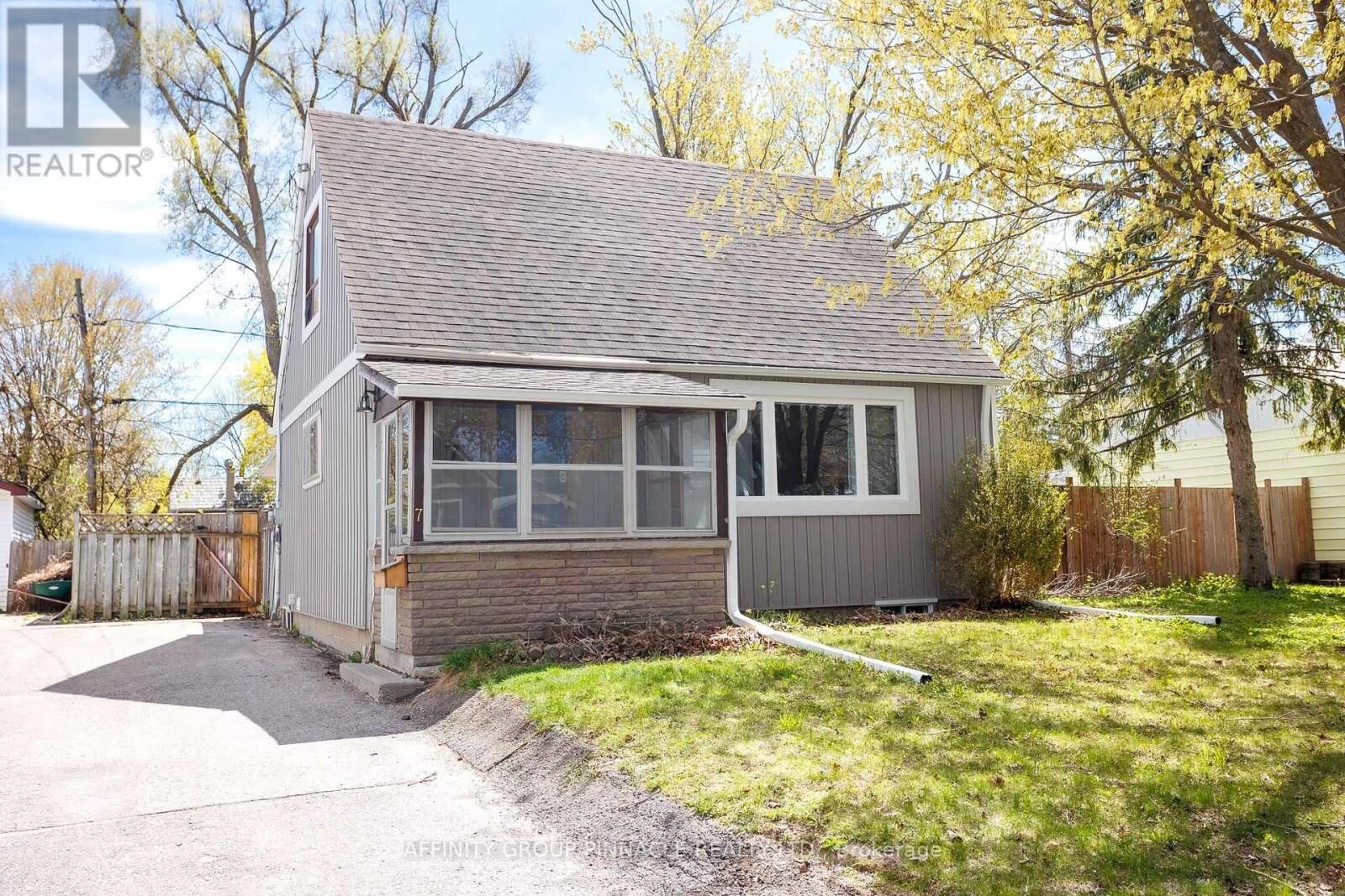 Property Photo:  7 Churchill Crescent  ON K9V 3Y7 