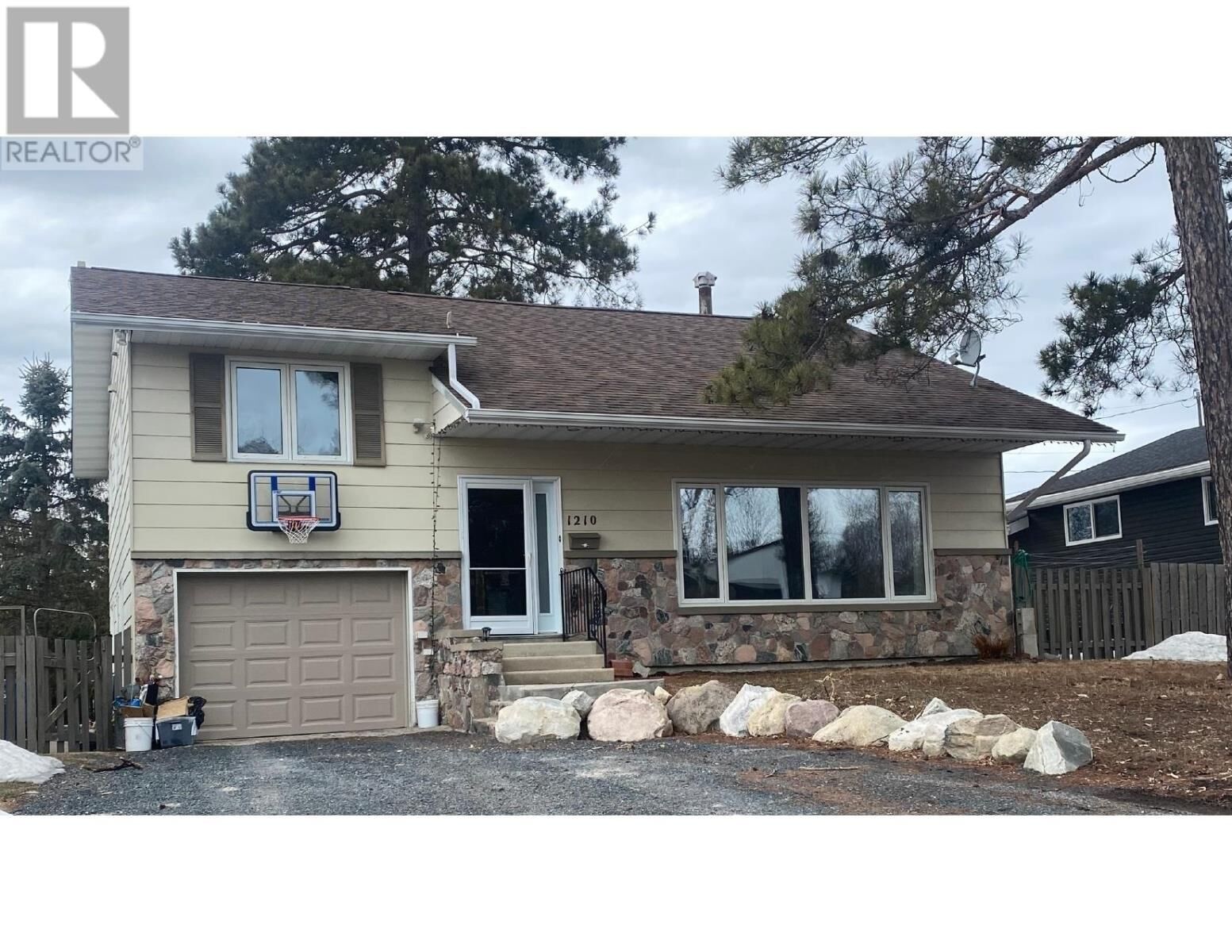 Property Photo:  1210 Minto Avenue  ON P9N 3Y8 