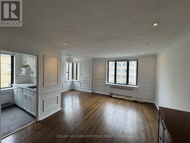 Property Photo:  150 Farnham Avenue 422  ON M4V 1H5 