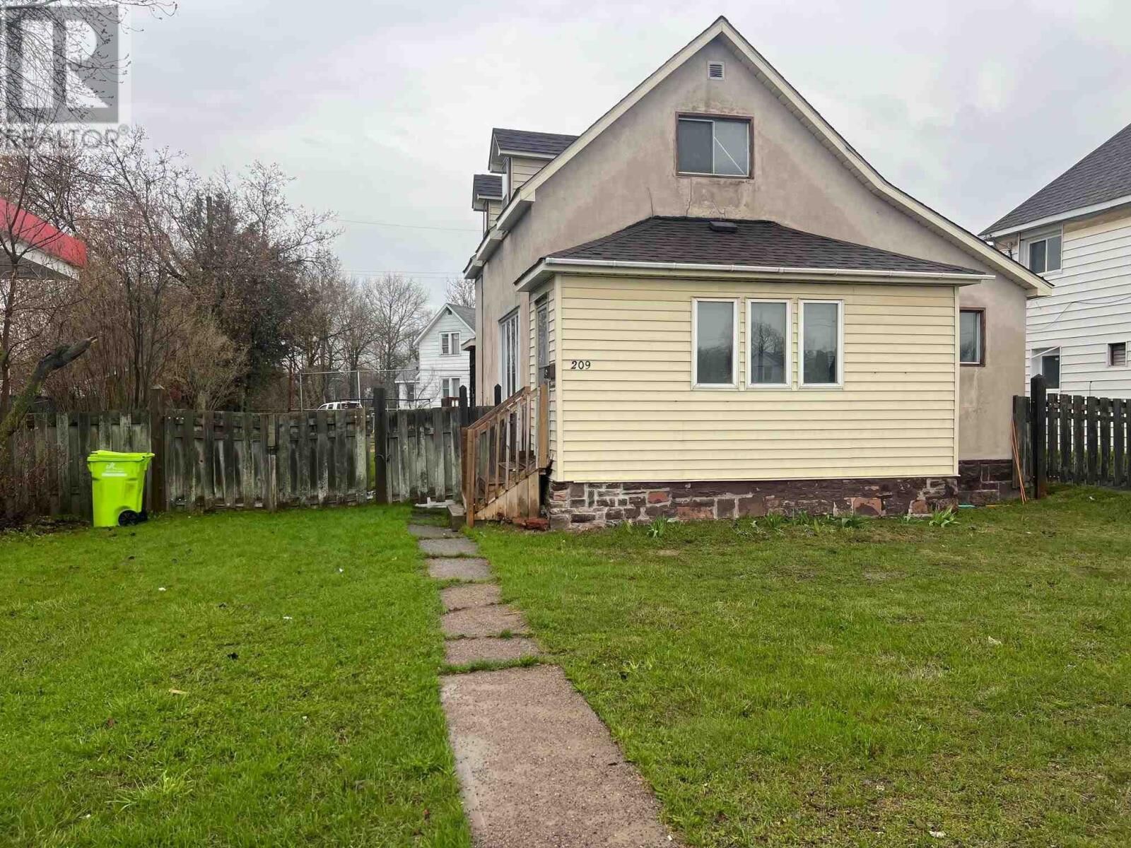Property Photo:  209 Wellington St  ON P6A 1H5 