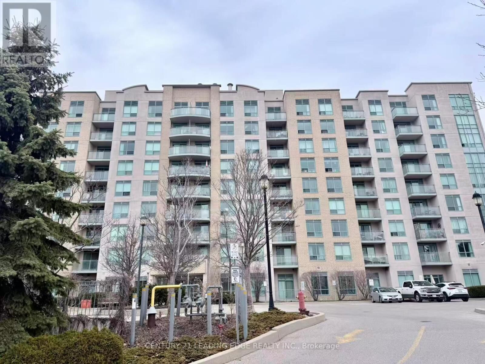 Property Photo:  51 Baffin Court South Ph15  ON L4B 4P6 