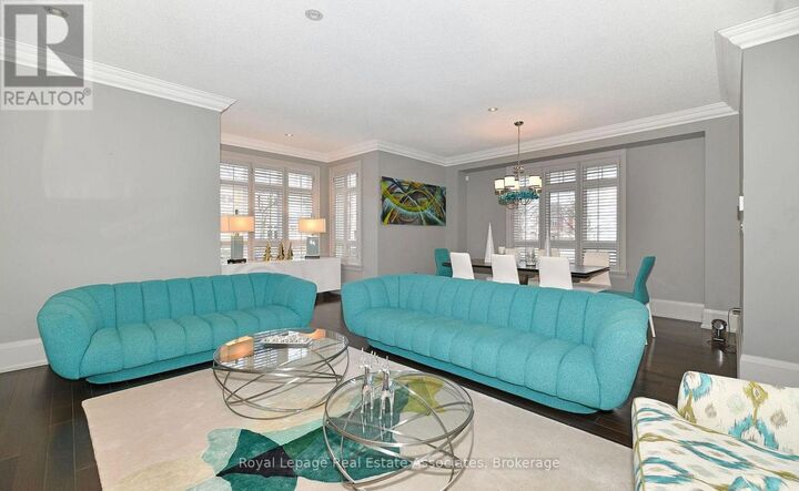 Property Photo:  100 Compass Way 4  ON L5G 4T8 