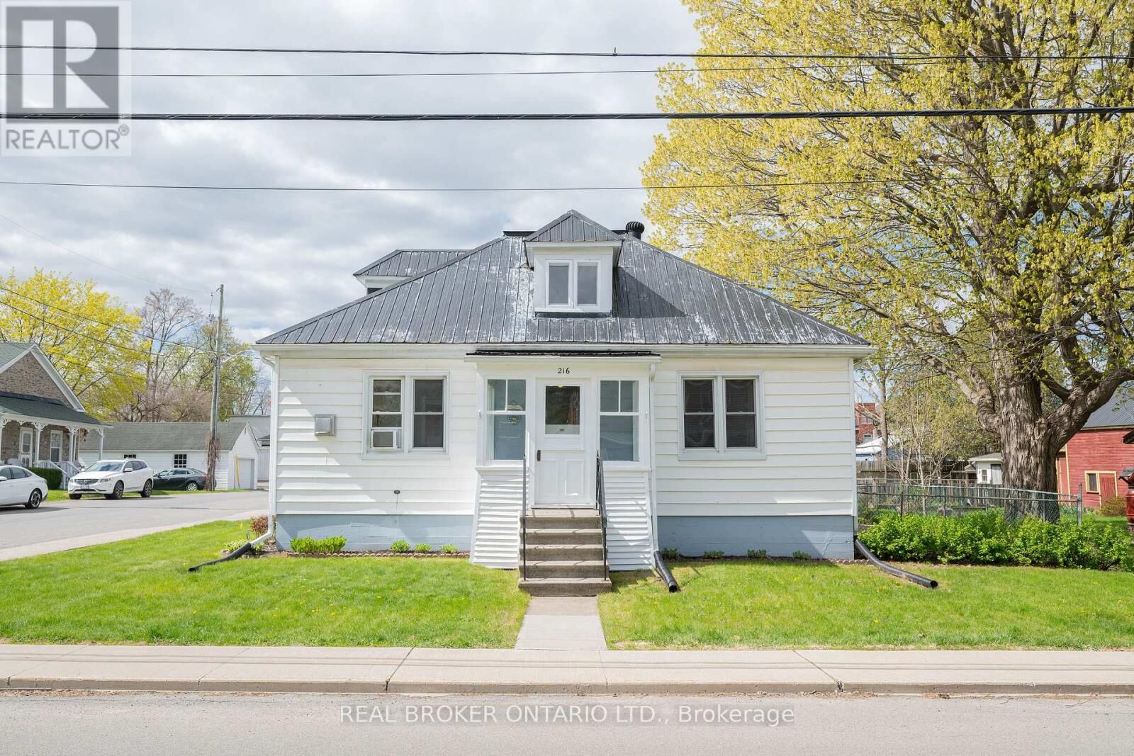 Property Photo:  216 Thomas Street  ON K0G 1J0 