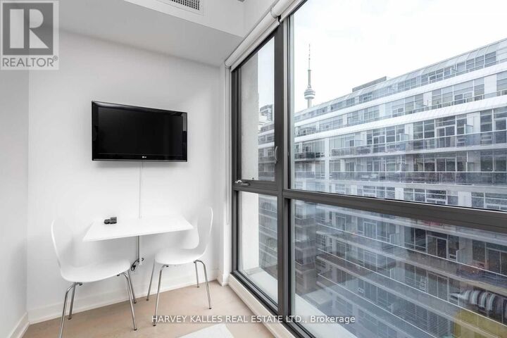 Property Photo:  39 Brant Street 717  ON M5V 0M8 