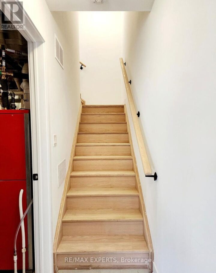 Property Photo:  32 Silo Mews  ON L9J 0C2 