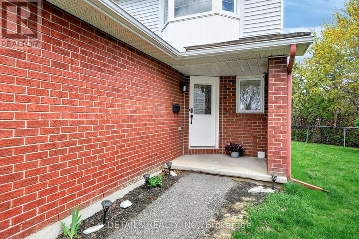 Property Photo:  23 Clifford Private 43  ON K1G 4Y8 