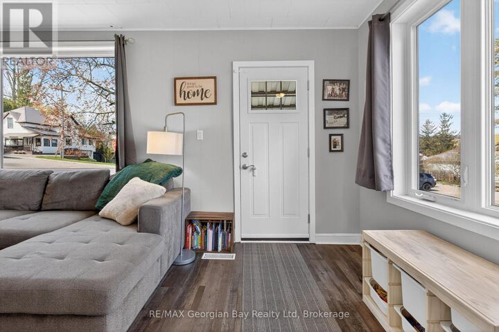 Property Photo:  13 Centre Street  ON L9M 1P1 