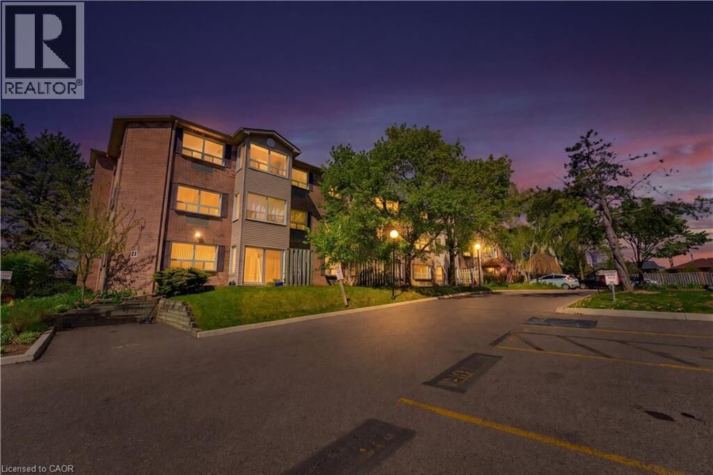 Property Photo:  30 Hugo Crescent 110  ON N2M 3Z2 
