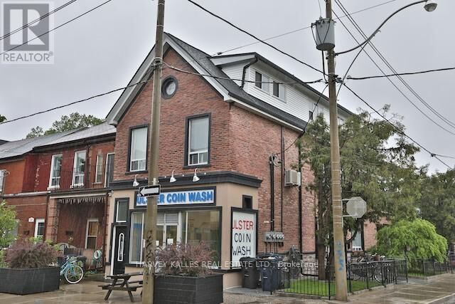 Property Photo:  202 Lippincot Street 3  ON M5S 2P1 