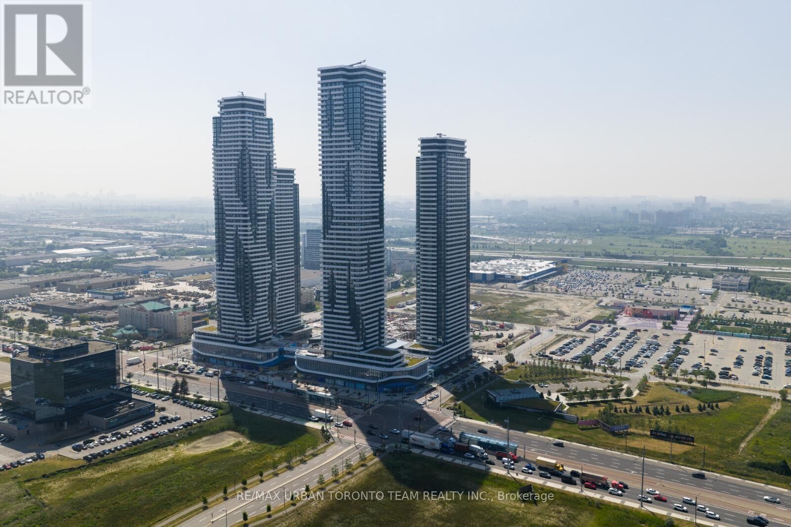 Property Photo:  8 Interchange Way 4805  ON L4K 5Z7 