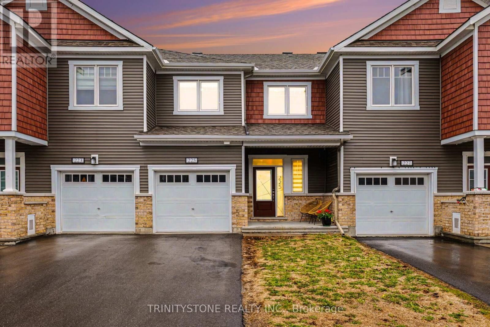 Property Photo:  225 Billrian Crescent  ON K2S 3A5 