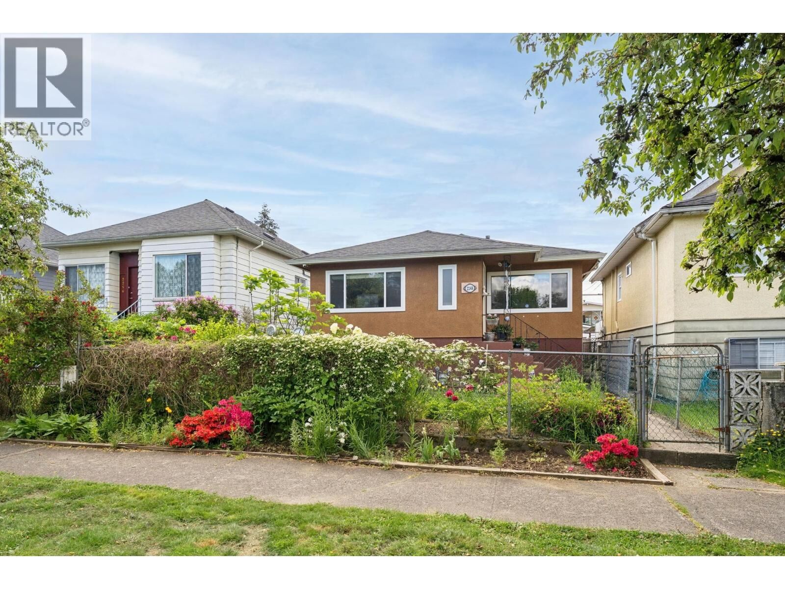 Property Photo:  2248 Mannering Avenue  BC V5N 3C4 