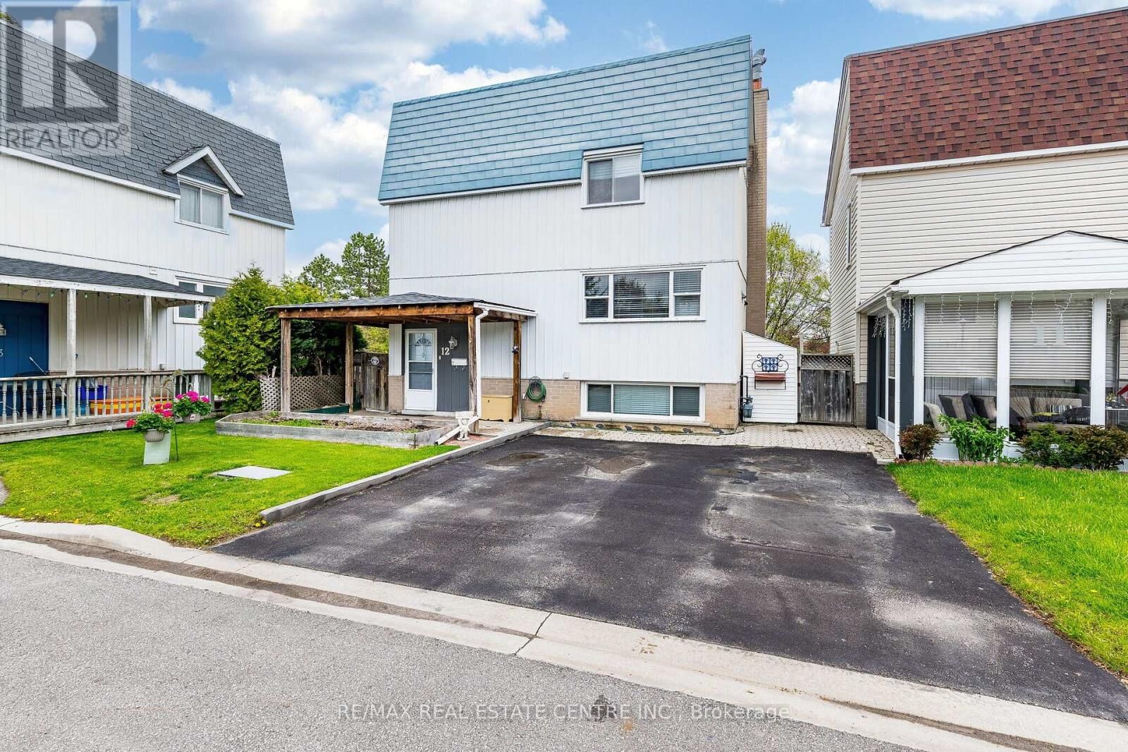 Property Photo:  12 Homer Square  ON L6S 1X9 