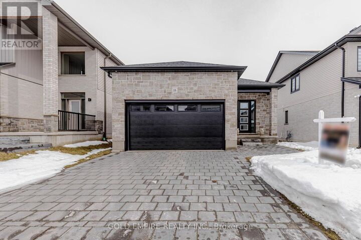 Property Photo:  7966 Fallon Drive 18  ON N0M 1V0 