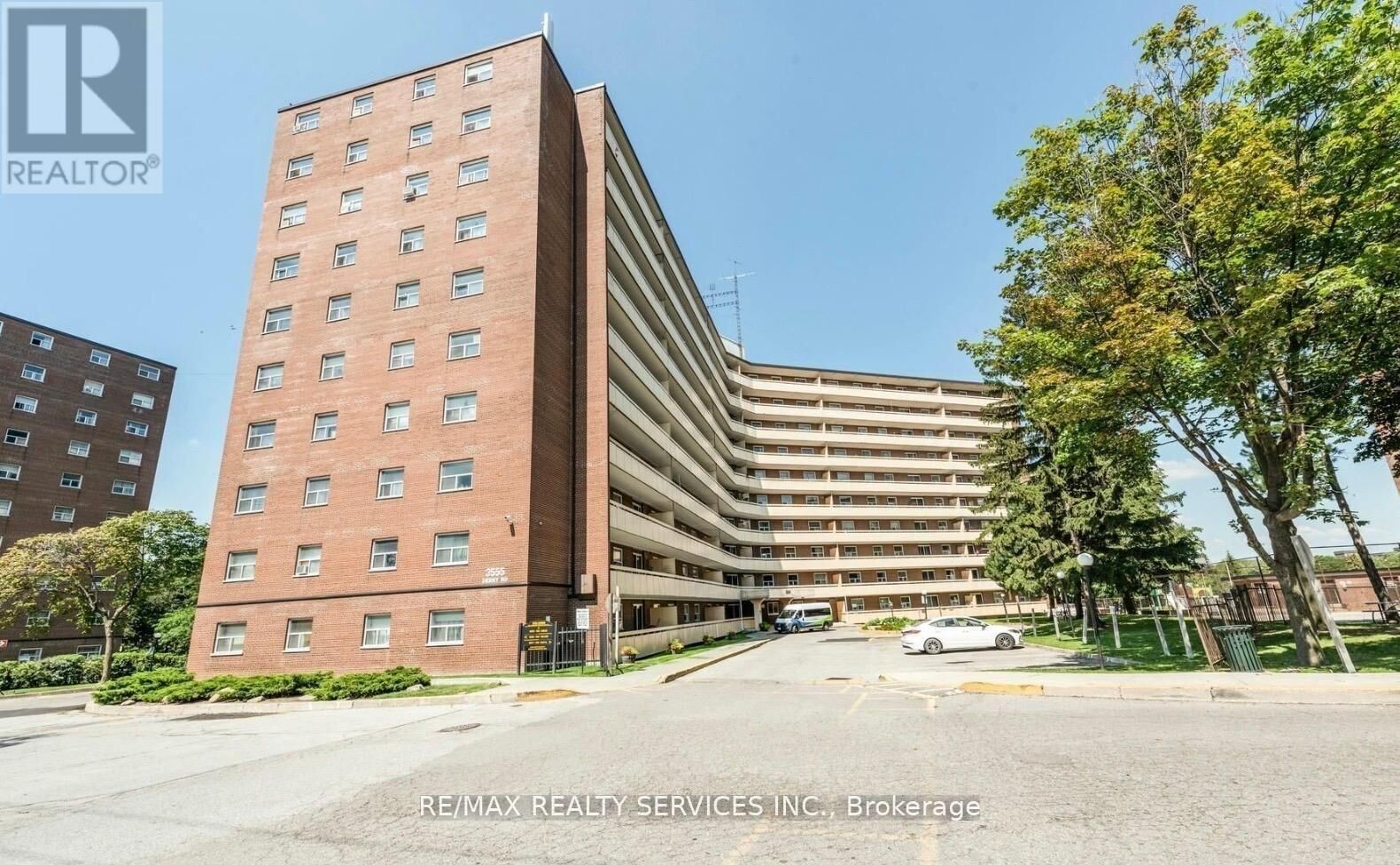 Property Photo:  3555 Derry Road East 1006  ON L4T 1B2 