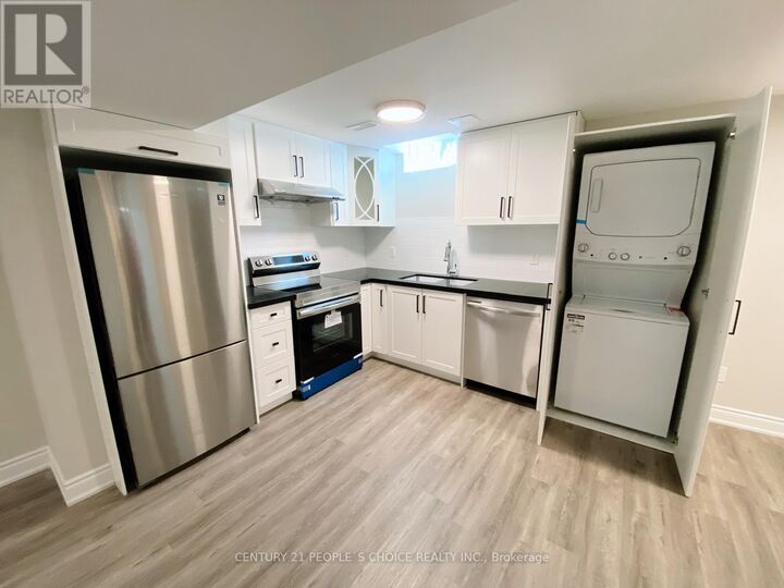 Property Photo:  922 Silverthorn Mill Avenue  ON L5W 1B3 