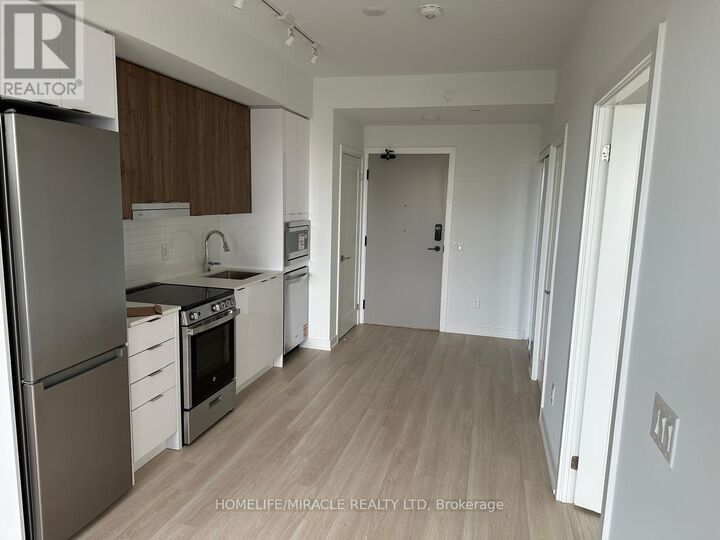 Property Photo:  5105 Hurontario Street 523  ON L4Z 0C9 