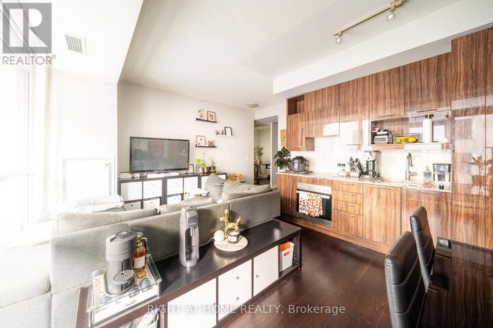 Property Photo:  199 Richmond Street West 418  ON M5V 0H4 