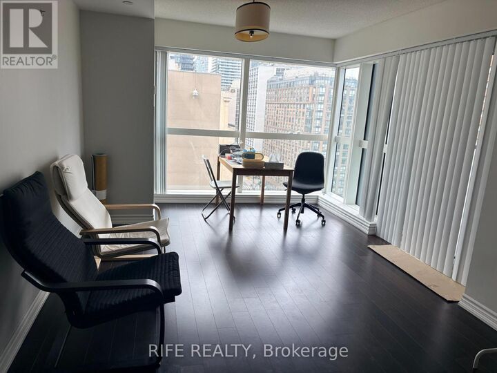 Property Photo:  386 Yonge Street 1101  ON M5B 0A5 