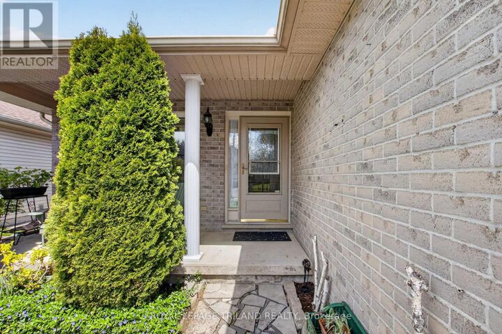 Property Photo:  1719 Devos Drive  ON N5X 4H8 