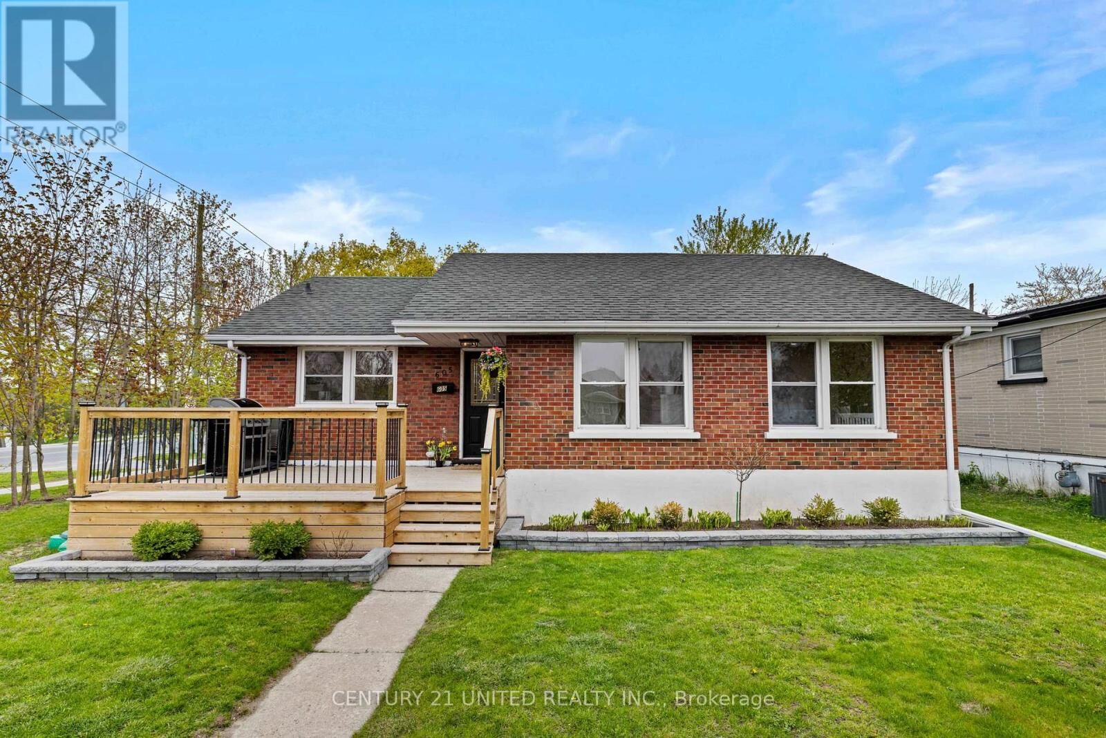 Property Photo:  605 Harold Drive  ON K9J 3X9 