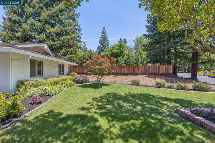Property Photo:  27 Shawn Ct  CA 94507 