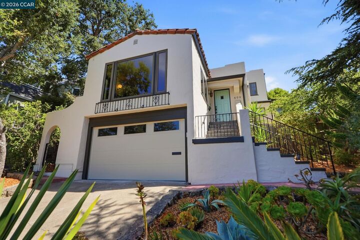 Property Photo:  
