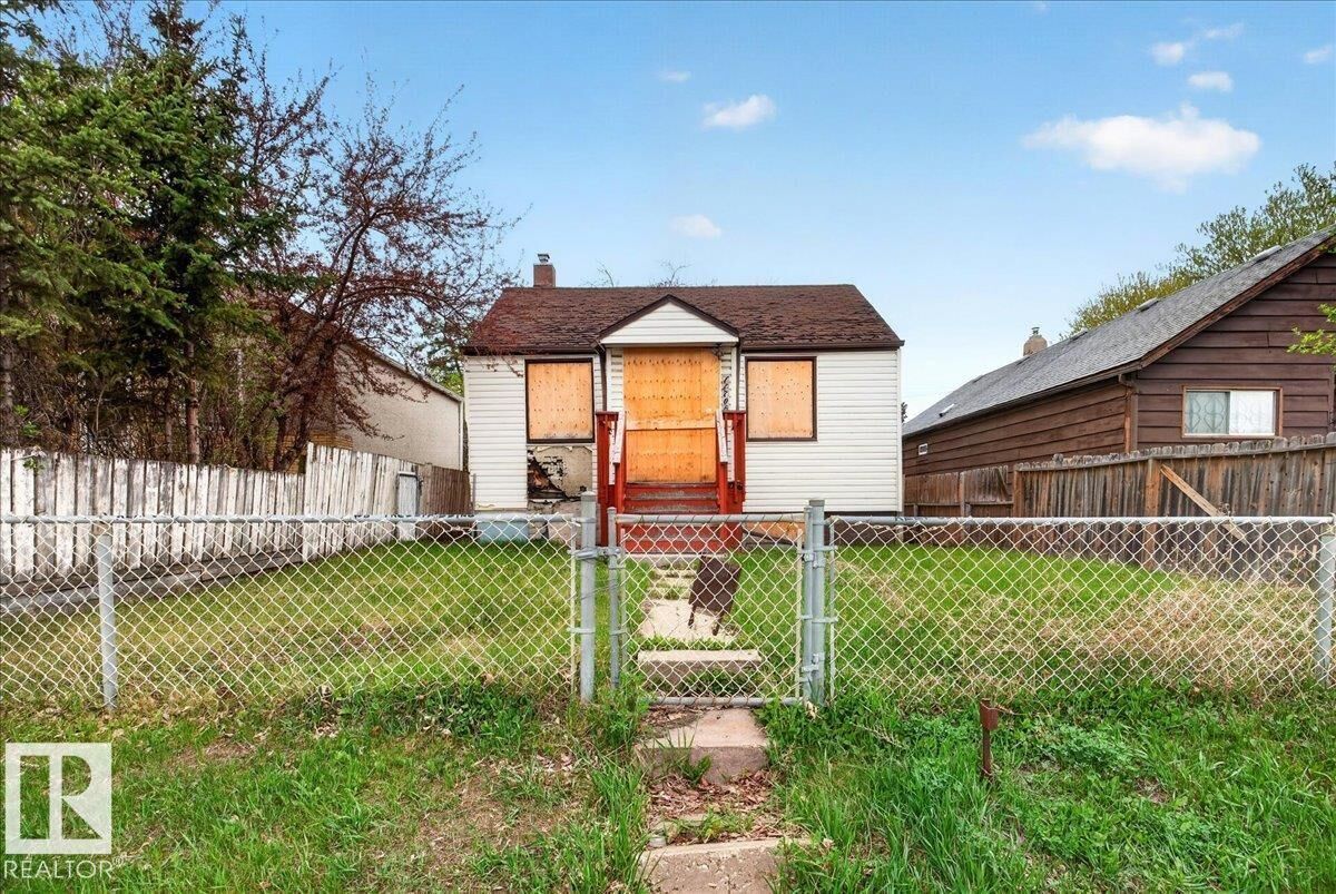 Property Photo:  11706 80 Street NW  AB T5B 2N5 