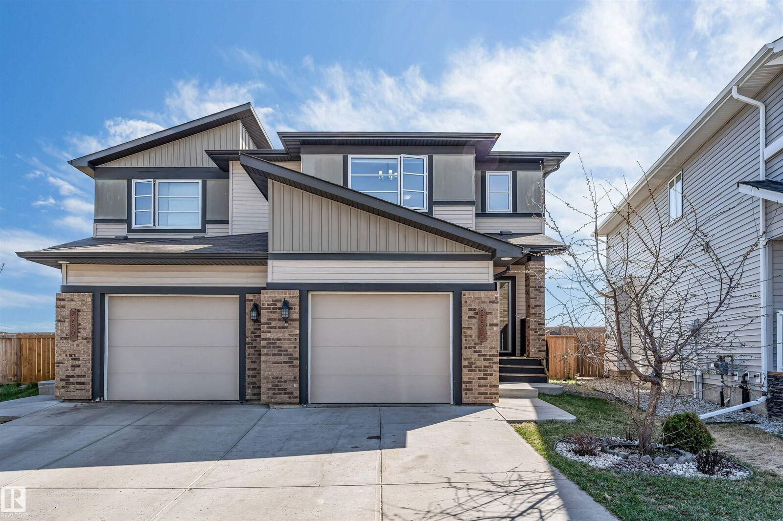 Property Photo:  2292 Casey Crescent SW  AB T6W 3M8 