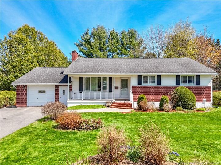 Photo de la propriété:  404 Glengarry Place  NB E3B 5Z9 