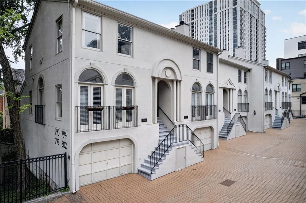 Property Photo: 790 Piedmont Avenue NE B GA 30308