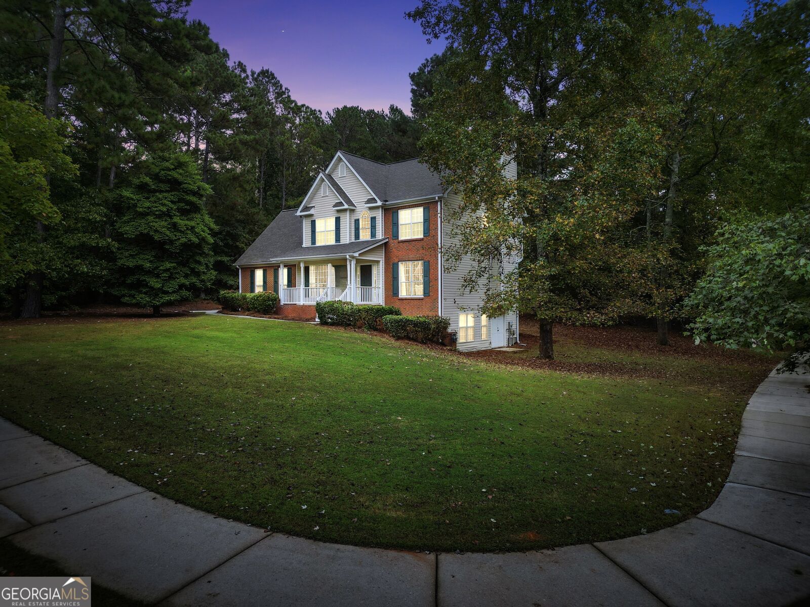 Property Photo: 1100 River Green Court GA 30252