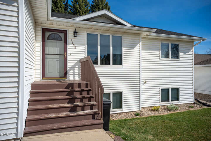 Property Photo: 1408 19th Street SE ND 58554