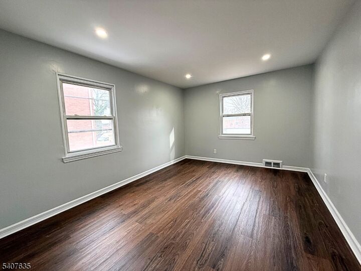 Property Photo:  168 Tuxedo Pkwy 1  NJ 07106 