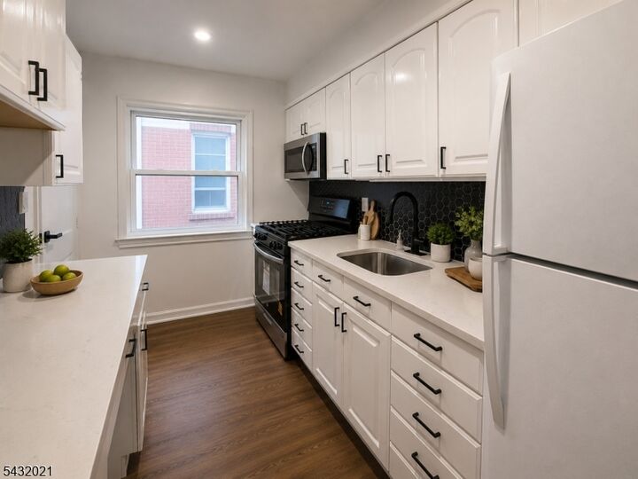 Property Photo:  168 Tuxedo Pkwy 1  NJ 07106 