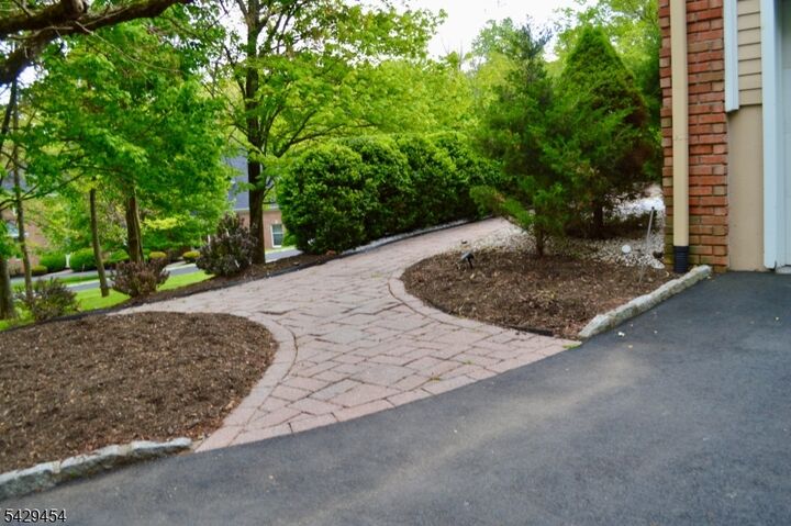 Property Photo:  40 Newland Ct  NJ 08807 
