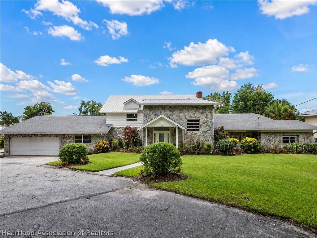 Property Photo:  1236 County Road 17 N  FL 33852 