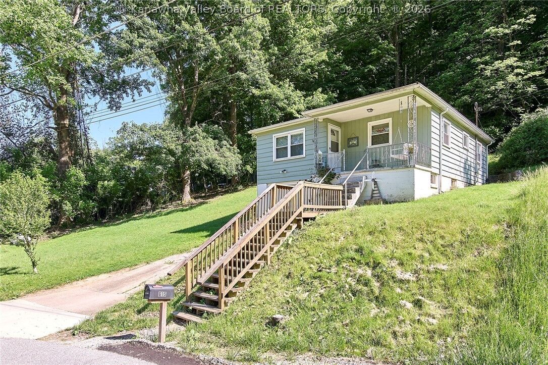 Property Photo:  615 Crestlyn Drive  WV 25302 
