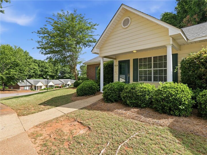 Property Photo:  500 Waverly Place 504  AL 36801 